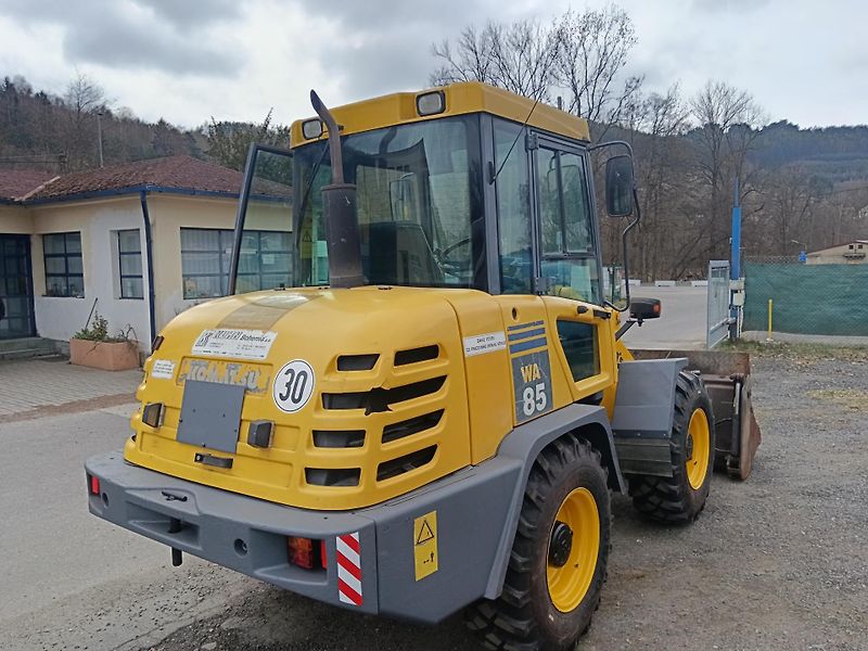 Komatsu (2004)  WA 85-3 4X4 - fotka 3 z 19