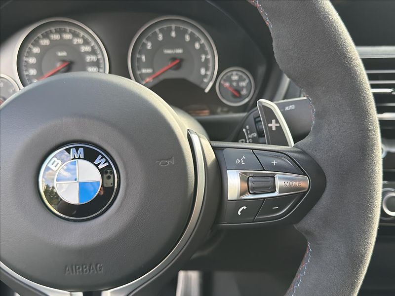 BMW M4 3,0 CS 338 Kw ČR DPH - fotka 24 z 50