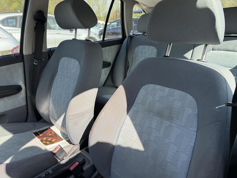 Škoda Fabia 1.4 MPI - fotka 13 z 19