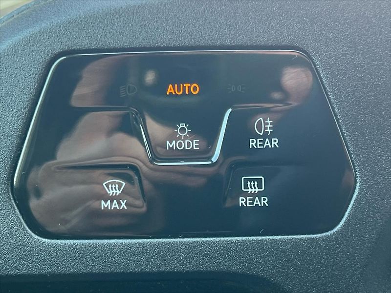 Volkswagen Caddy 2,0 TDi 75kW skříň - fotka 21 z 23