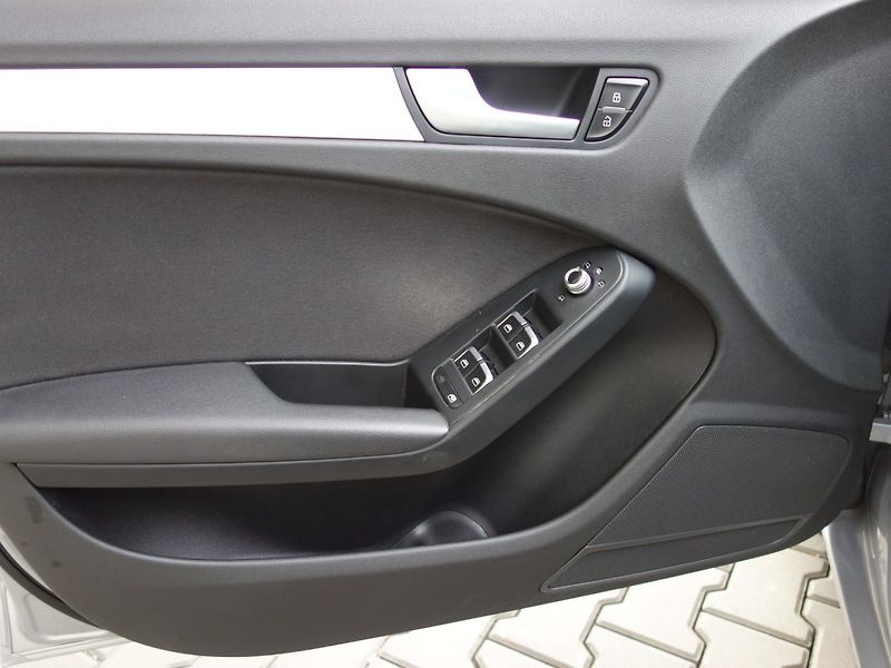 Audi A4 (2015) 2.0TDI 110kW 8A -NAVIGACE - fotka 21 z 35