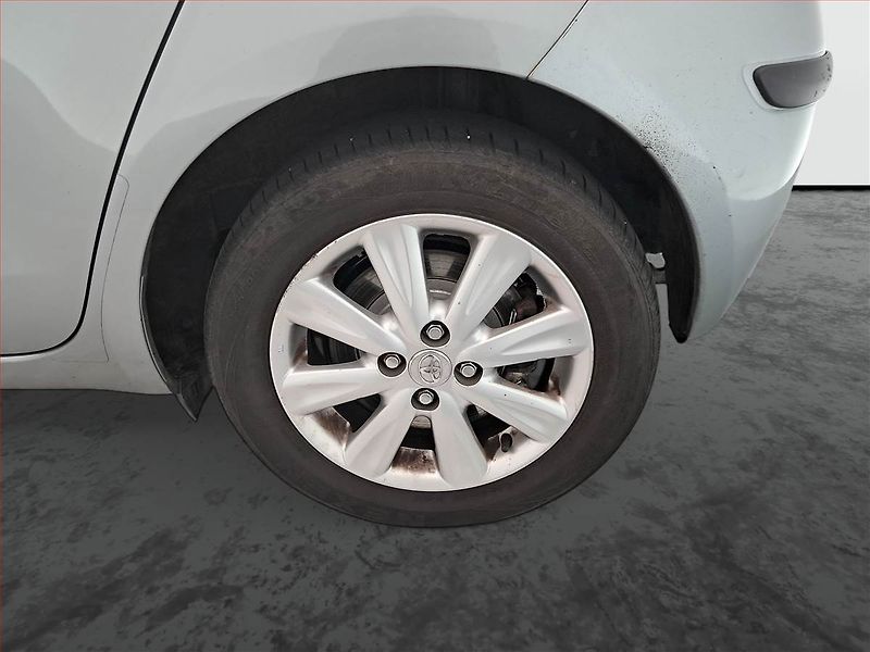 Toyota Yaris (2009) 1.33 Dual VVT-i, Serv.kniha - fotka 14 z 16