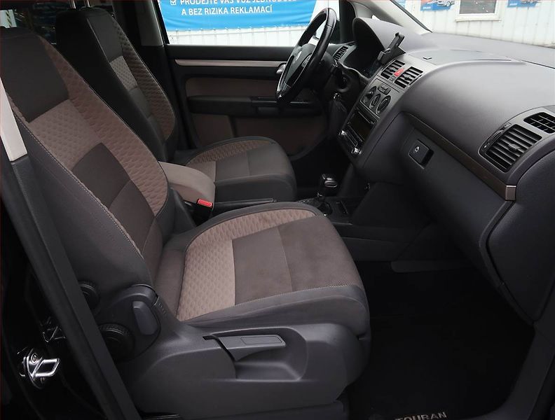 Volkswagen Touran (2008) Cross 2.0 TDI, Automat - fotka 9 z 19