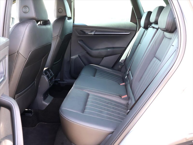 Škoda Karoq 1,5 TSI 110kW DSG Sportline - fotka 14 z 28