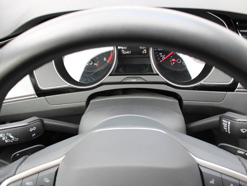 Volkswagen Passat (2022) 2.0 TDI DSG 147kW WEBASTO - fotka 23 z 35