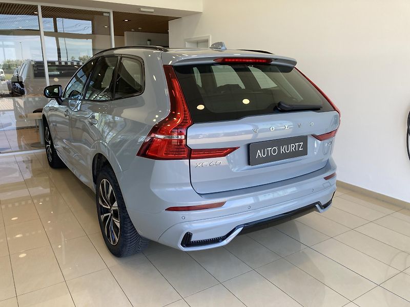 Volvo XC60 B4 AWD PLUS DARK AT8, ČR - fotka 6 z 26