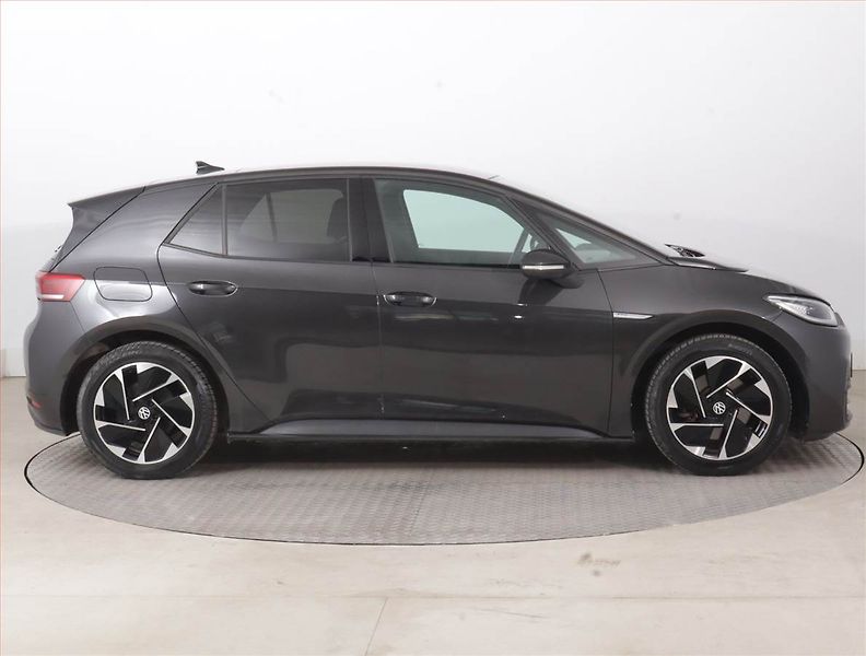 Volkswagen ID.3 (2021) Pro Perf. (62 kWh), SoH 87% - fotka 6 z 18
