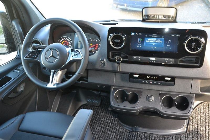 Mercedes-Benz Sprinter 319 Camper Family - fotka 21 z 51