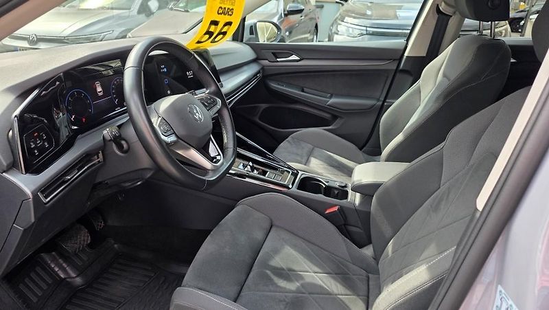Volkswagen Golf (2024) 2.0 TDI 110kW DSG7 Style TZ - fotka 9 z 39