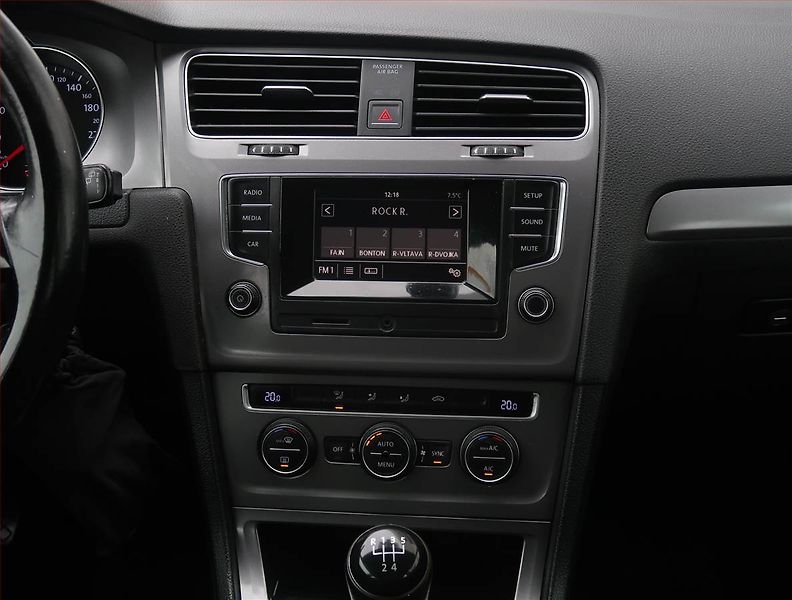 Volkswagen Golf (2014) 1.2 TSI, Serv.kniha, Tempomat - fotka 12 z 16