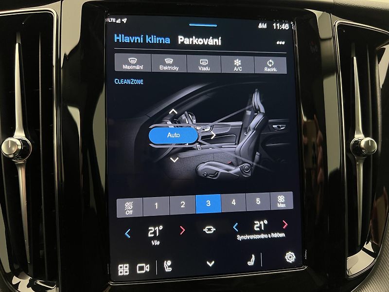 Volvo XC60 T6 AWD RECHARGE PLUS REZERVACE - fotka 30 z 46
