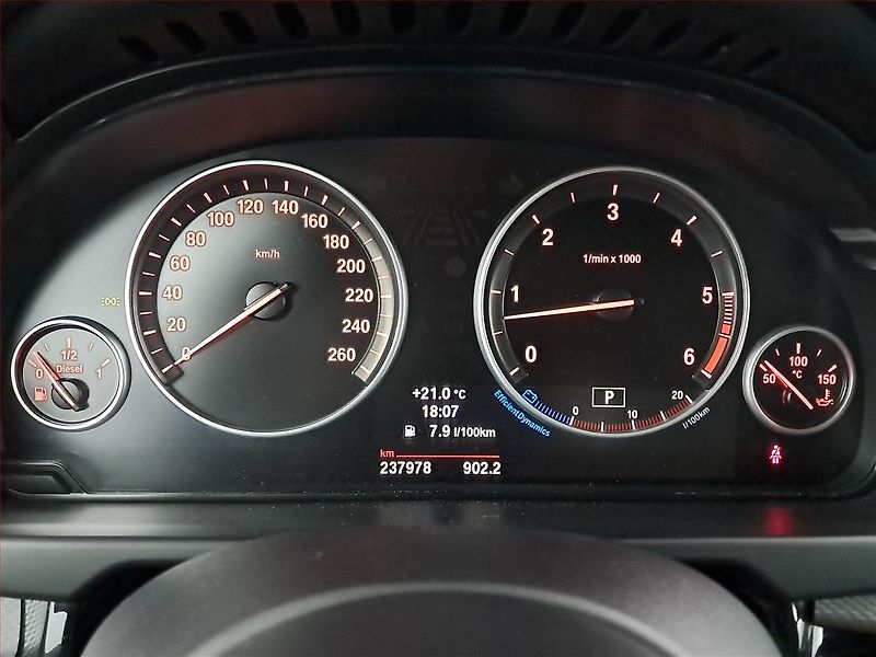 BMW X5 (2014) M Paket xDrive30d, 4X4 - fotka 11 z 19