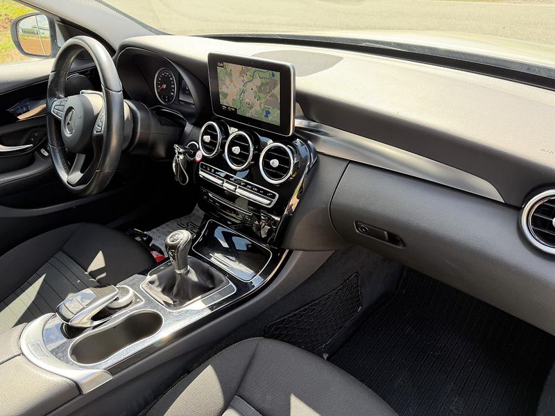 Mercedes-Benz Třídy C 200d FULL LED NAVIGACE 2X KOLA - fotka 36 z 43