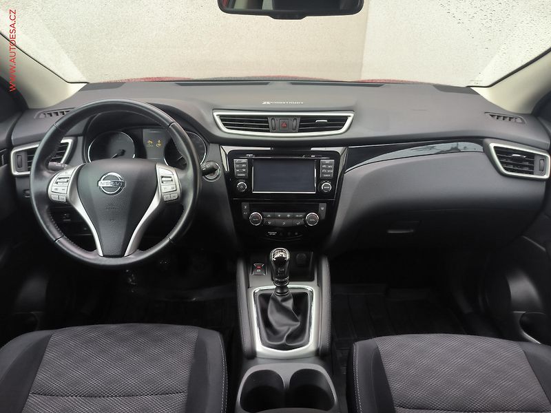 Nissan Qashqai (2015) 1.6 DiG-T, ČR, Acenta, navi - fotka 8 z 19