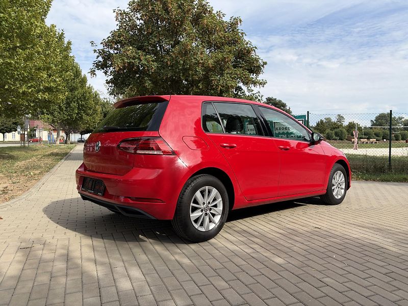 Volkswagen Golf 1.0 TSi Comfort - fotka 11 z 31