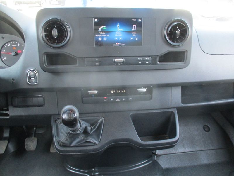 Mercedes-Benz Sprinter Doublecab Valník sklopný - fotka 19 z 33