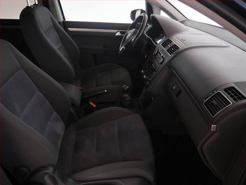 Volkswagen Touran (2011) 2.0 TDI, 7 míst, Navi - fotka 9 z 21
