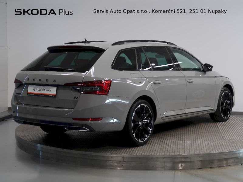 Škoda Superb (2023) iV SPORTLINE 1.4TSI 160KW DSG - fotka 2 z 48