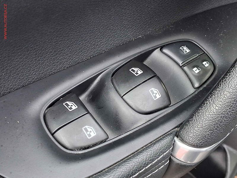 Nissan Qashqai (2019) 1.3DiG-T, N-Connecta, AT - fotka 11 z 21