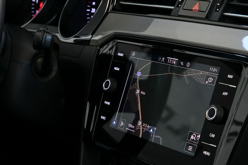 Volkswagen Passat 2.0TDI 110kW DSG ACC Kam Tažné - fotka 22 z 30