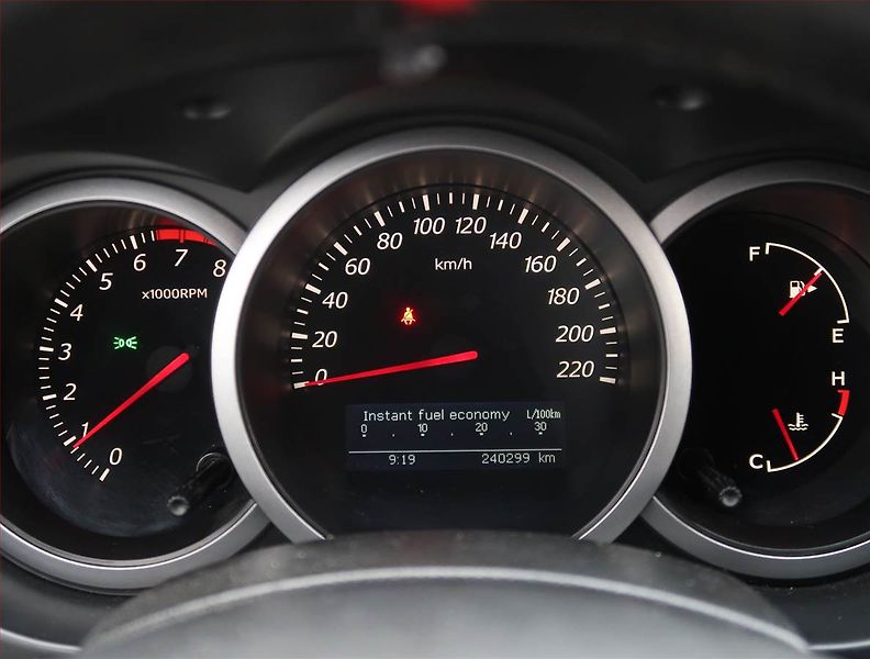 Suzuki Grand Vitara (2012) 2.4 VVT, LPG, 4X4, Serv.kniha - fotka 11 z 17