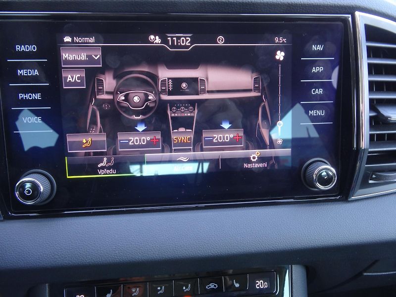 Škoda Karoq 1.5TSi DSG taž.zař. Plná nádrž - fotka 22 z 50