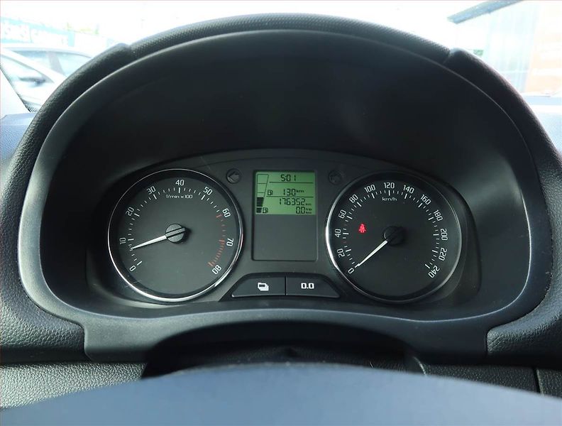 Škoda Fabia (2011) Scout 1.2 TSI, nová STK - fotka 11 z 15