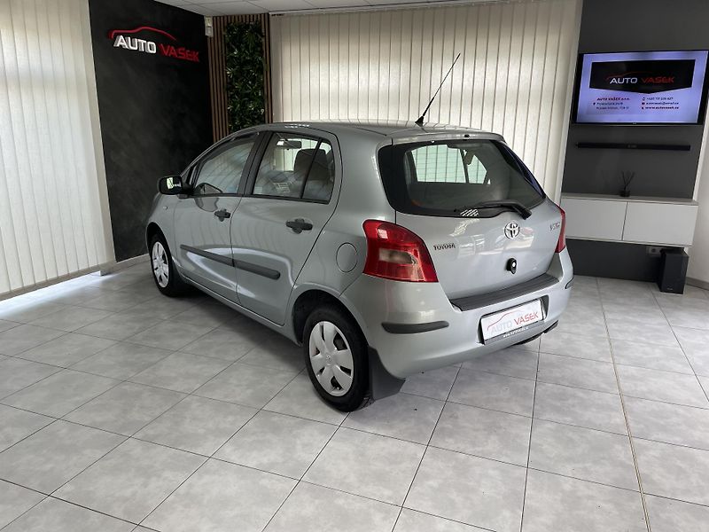 Toyota Yaris 1.0 i ČR 1.MAJ. AC  REZERVACE - fotka 8 z 22