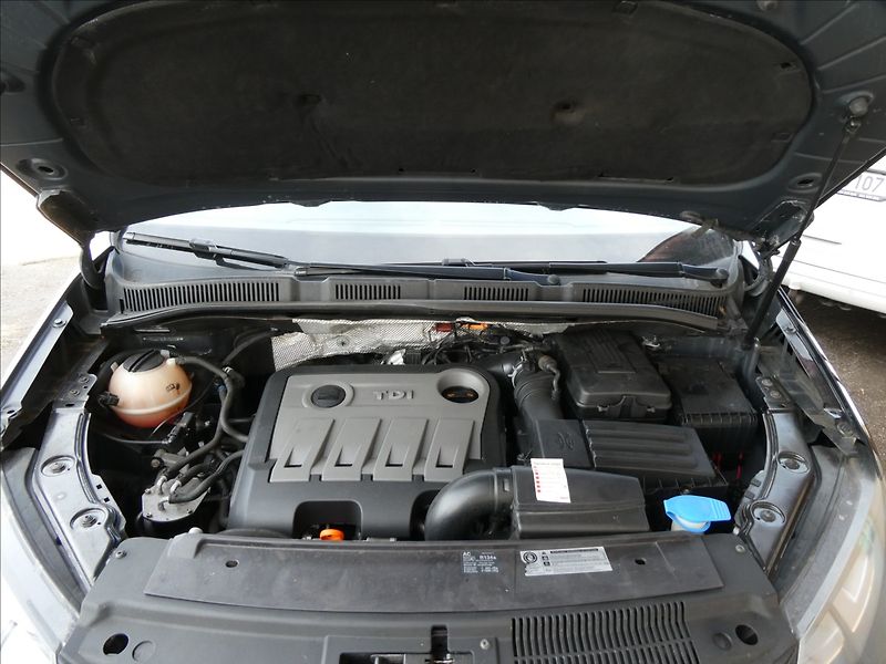 Seat Alhambra 2,0 TDi 103kW 7.míst, serviska - fotka 28 z 39