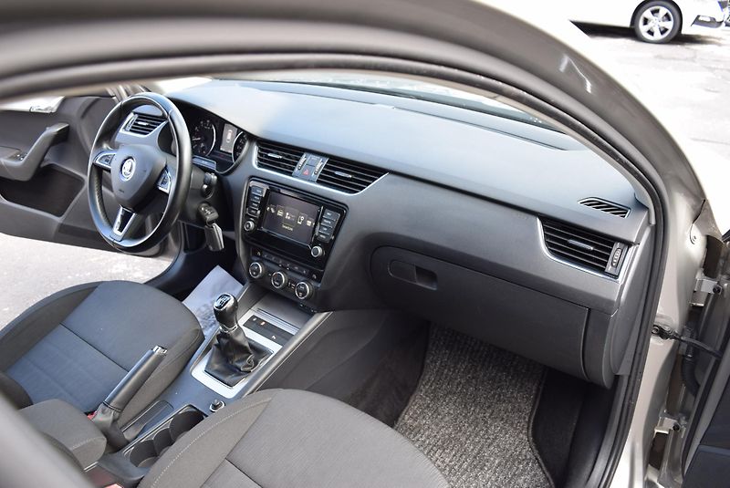 Škoda Octavia (2017) 1.4TSI 110kwSTYLE XEN TAŽ NAVI - fotka 33 z 45