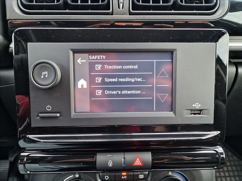 Citroën C3 1.2 PureTech Feel,ČR,1.Maj. - fotka 28 z 47