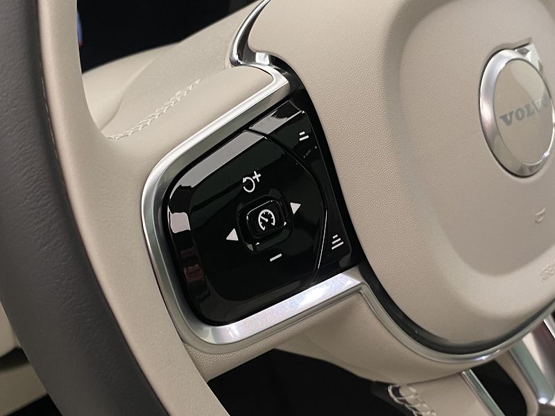 Volvo XC90 (2026) T8 AWD Plug-in DARK ULTRA - fotka 28 z 79