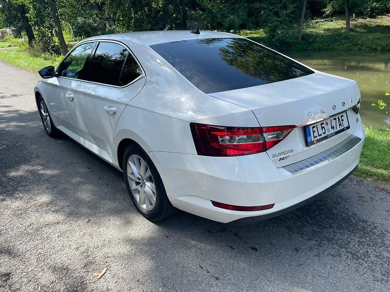 Škoda Superb (2020)  1.4 TSI iV Style DSG - fotka 3 z 15