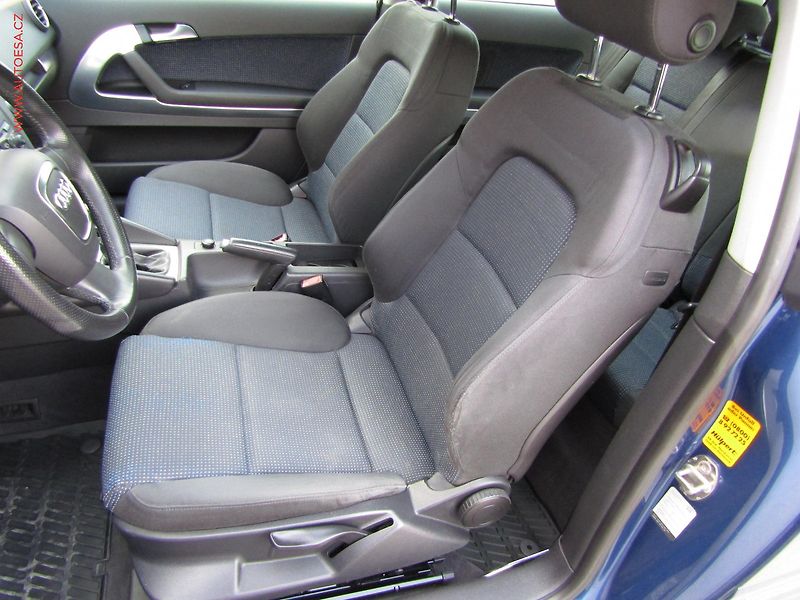 Audi A3 (2006) 1.6i, AC, výhřev.sed - fotka 9 z 14