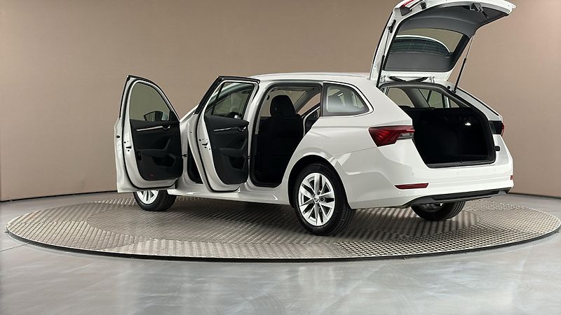 Škoda Octavia 2.0 TDI Style Combi - fotka 7 z 24