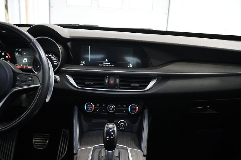 Alfa Romeo Stelvio 2.0 TB 280PS Q4 AUT. - fotka 24 z 29