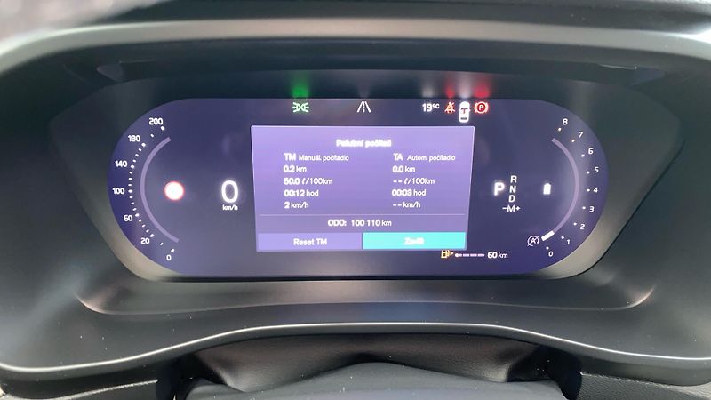 Volvo XC40 PLUS BRIGHT, B4 FWD, 145+10 kW - fotka 17 z 39