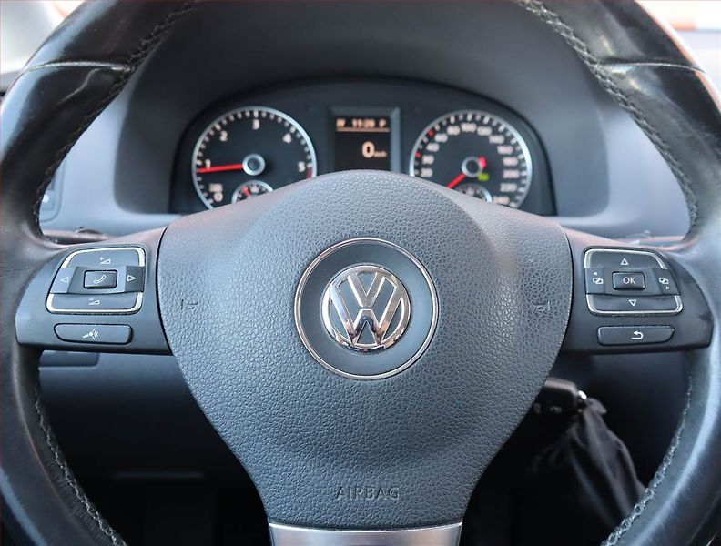 Volkswagen Touran (2013) 1.6 TDI, Automat, Navi - fotka 17 z 18
