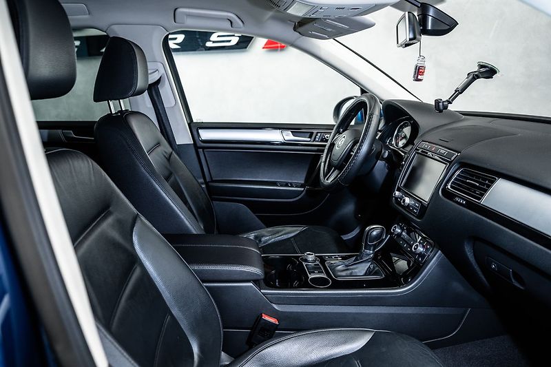 Volkswagen Touareg 3,0TDI Terrain Tech 4M DSG - fotka 11 z 23