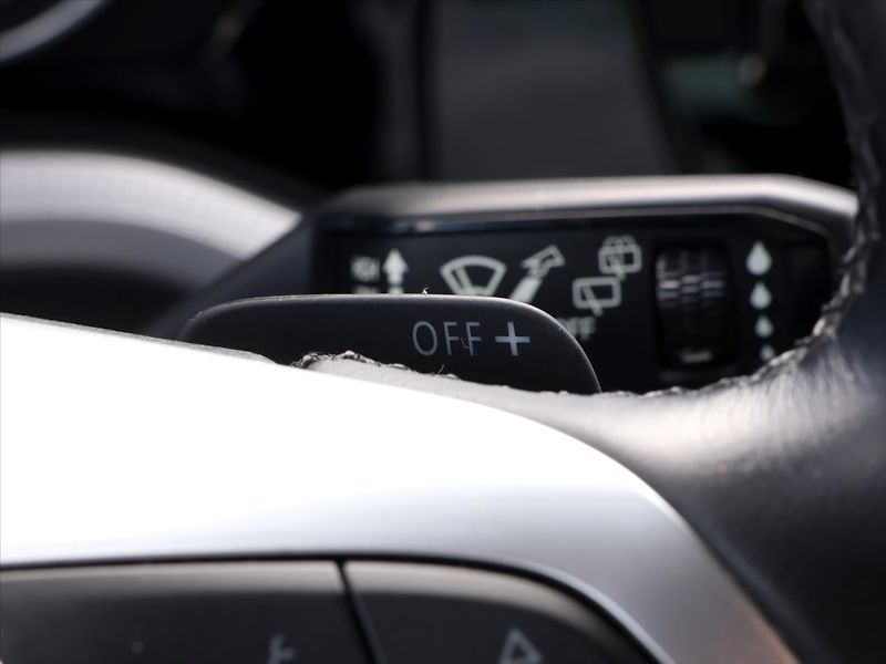 Volkswagen Touareg 3,0 TDI 170kW DSG 4M LED CZ - fotka 19 z 32