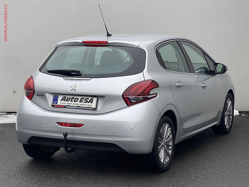 Peugeot 208 (2017) 1.2PT, Allure, AT, navi, TZ - fotka 4 z 16