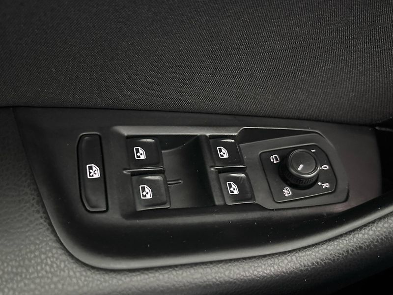 Volkswagen Passat Bussines - fotka 21 z 29