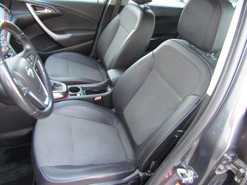 Opel Astra (2011) 1.6 T, Cosmo, bixen, +kola - fotka 9 z 17