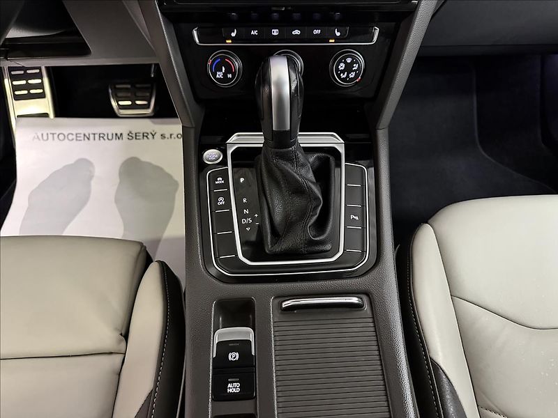 Volkswagen Arteon Shooting Brake 2.0TDI 147kW DSG 2X ALU 1MAJ - fotka 27 z 43
