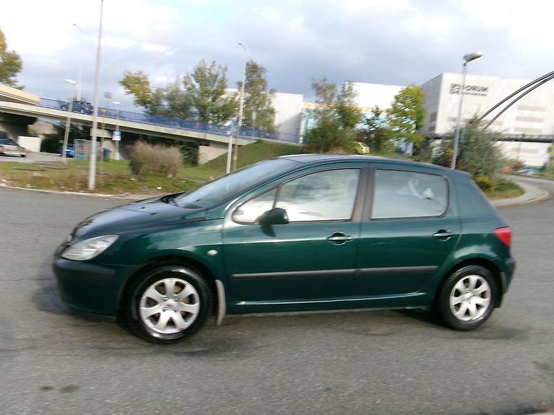 Peugeot 307 (2001) 1.6i  XT - fotka 2 z 10