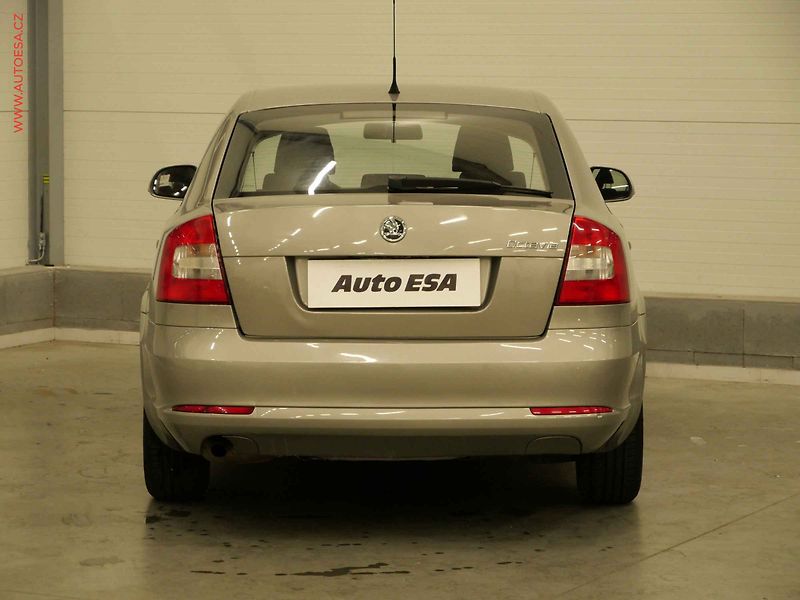 Škoda Octavia (2010) 1.2TSI, ČR, AC, STK8/28 - fotka 5 z 18