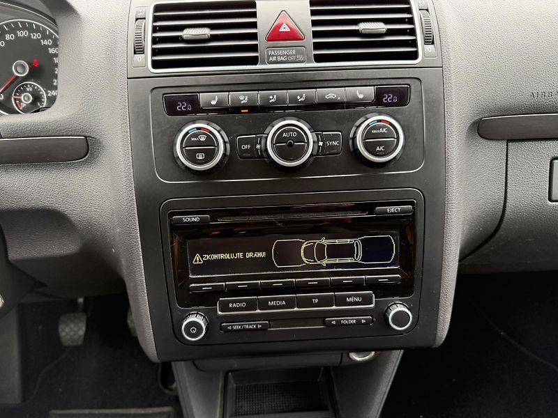 Volkswagen Touran - fotka 16 z 22
