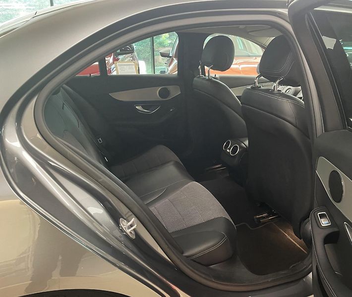 Mercedes-Benz Třídy C C 220d, 4 MATIC, AMG PAKET, ČR - fotka 13 z 27