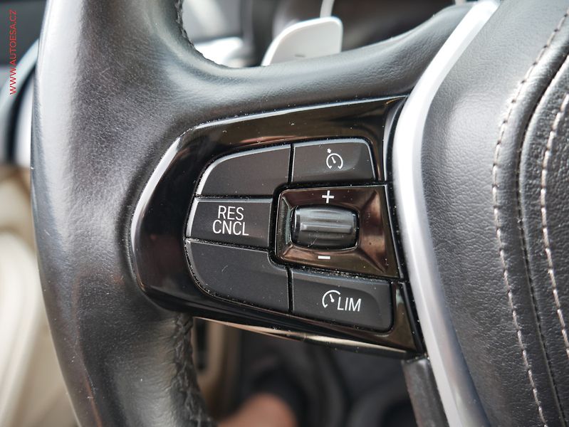 BMW Řada 5 (2018) 2.0D 520d, AT, LED, navi - fotka 12 z 25
