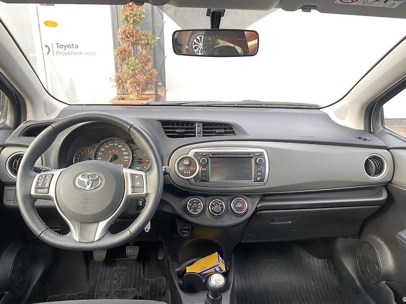 Toyota Yaris 1.0i, ČR, Active, 2x kola - fotka 10 z 14